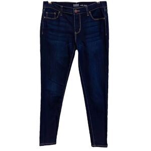 Soho Ankle Jeans. Women’s Size 4.  Dark Wash. Cropped Ankle.
